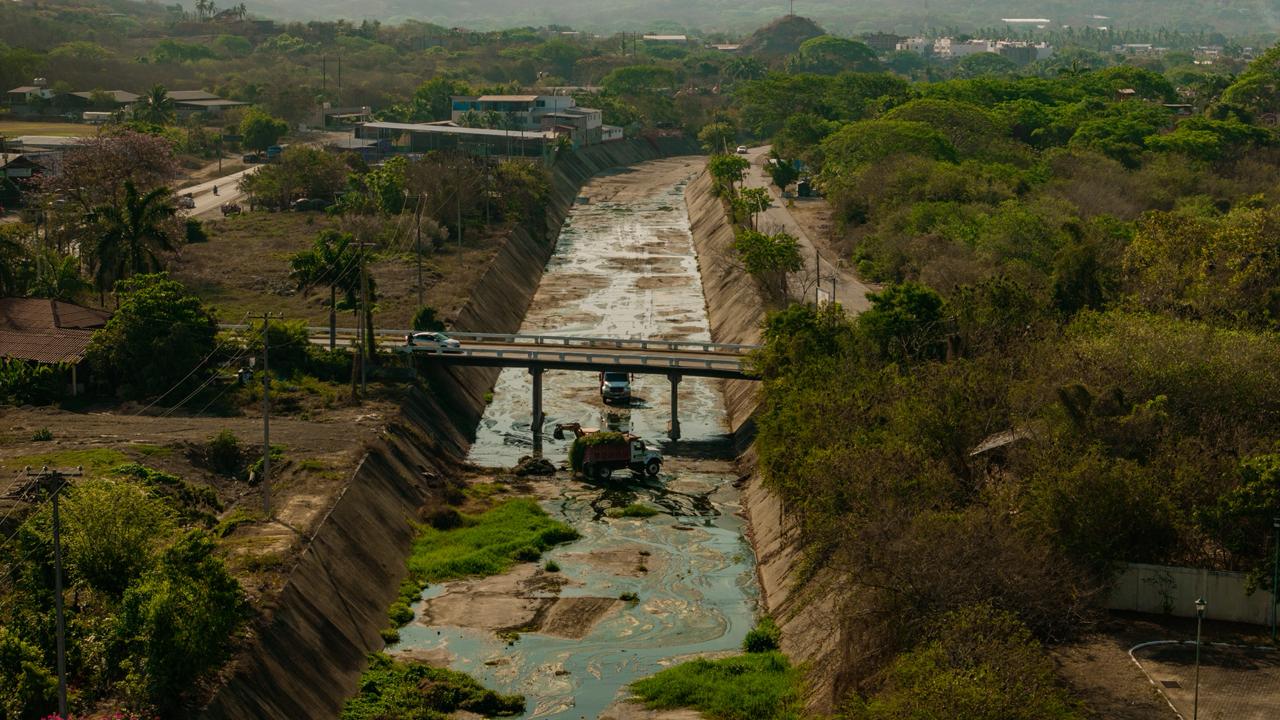 El Gobierno de Zihuatanejo avanza en los trabajos de retiro de cacharros y desazolve previo a la temporada de lluvias