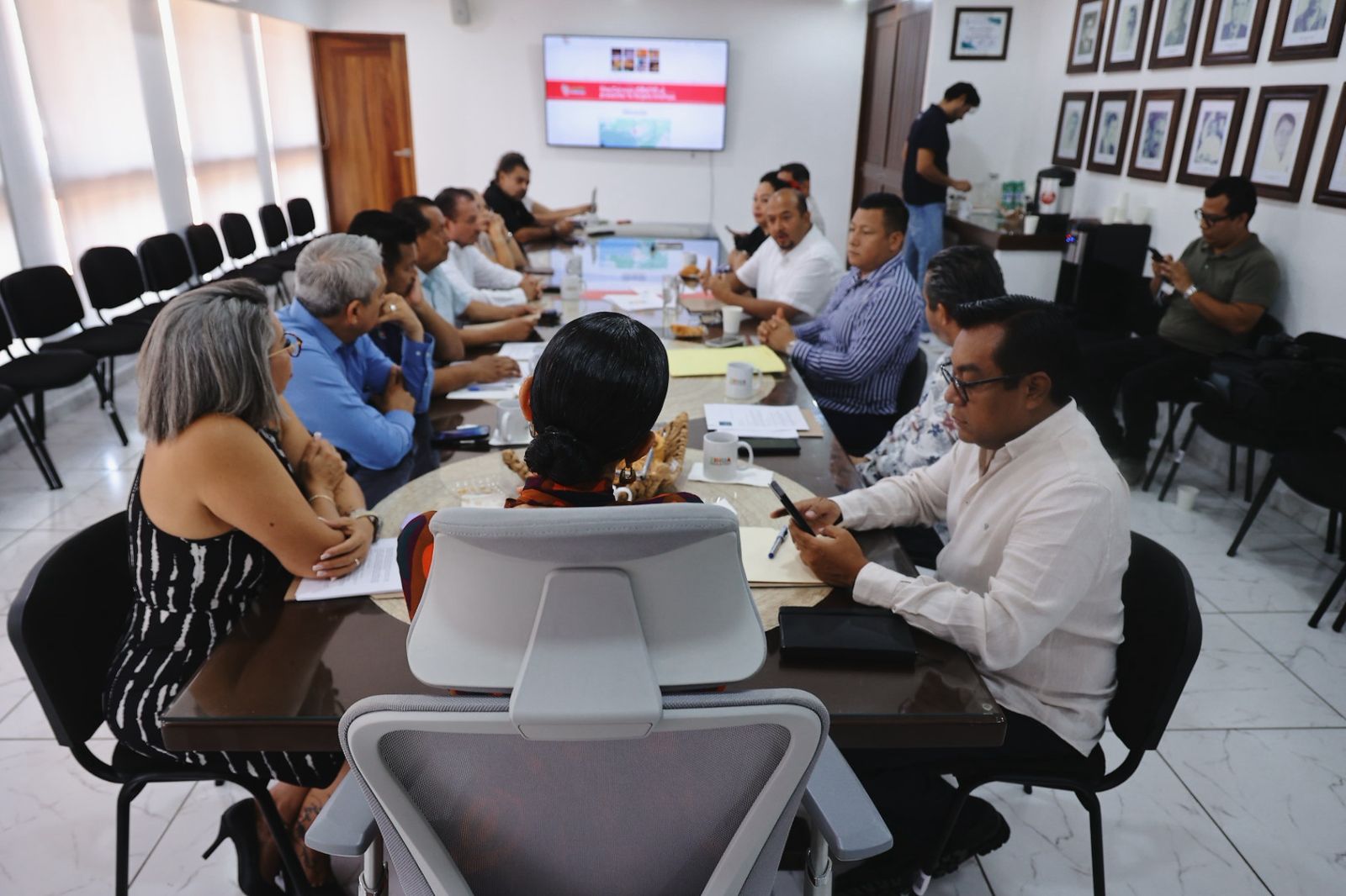 Se reúne la presidenta Lizette Tapia Castro con el Grupo Empresarial Ixtapa