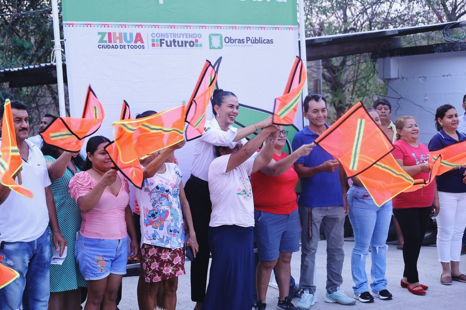 Gobierno de Zihuatanejo inicia red de agua en céntrica colonia