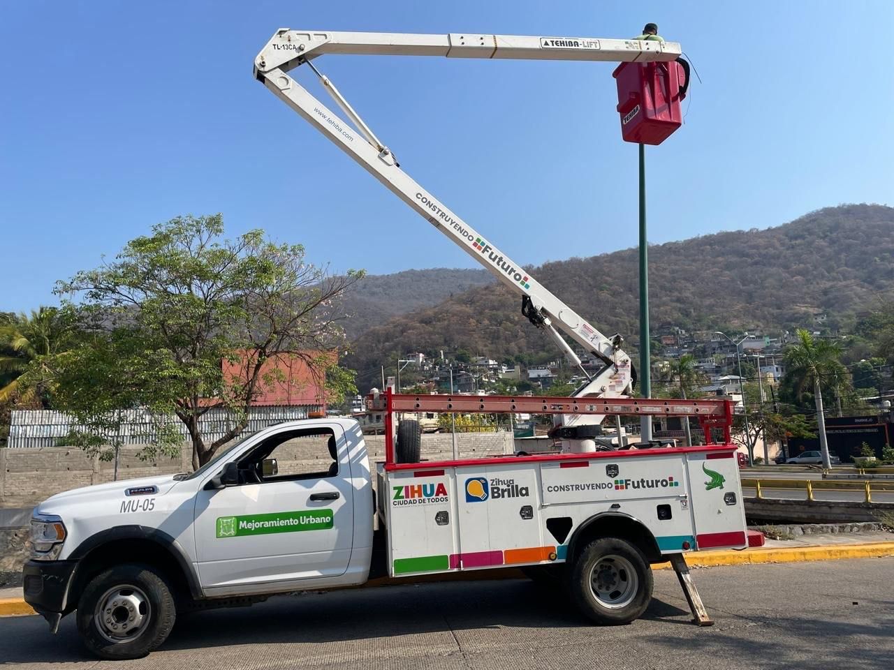 Gobierno de Zihuatanejo mejora imagen urbana en calles de la ciudad