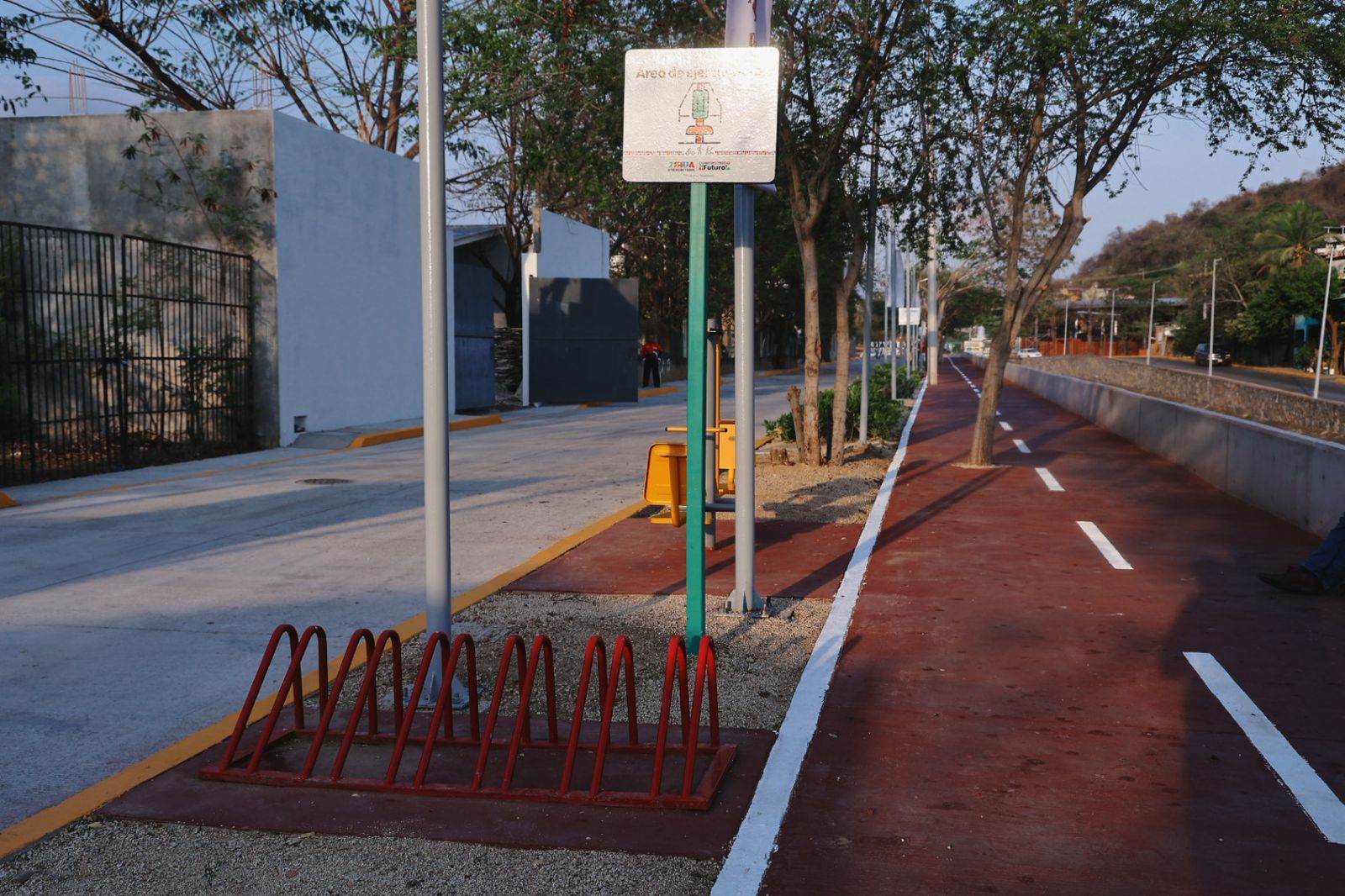 Lizette Tapia Castro inaugura la ampliación del parque lineal