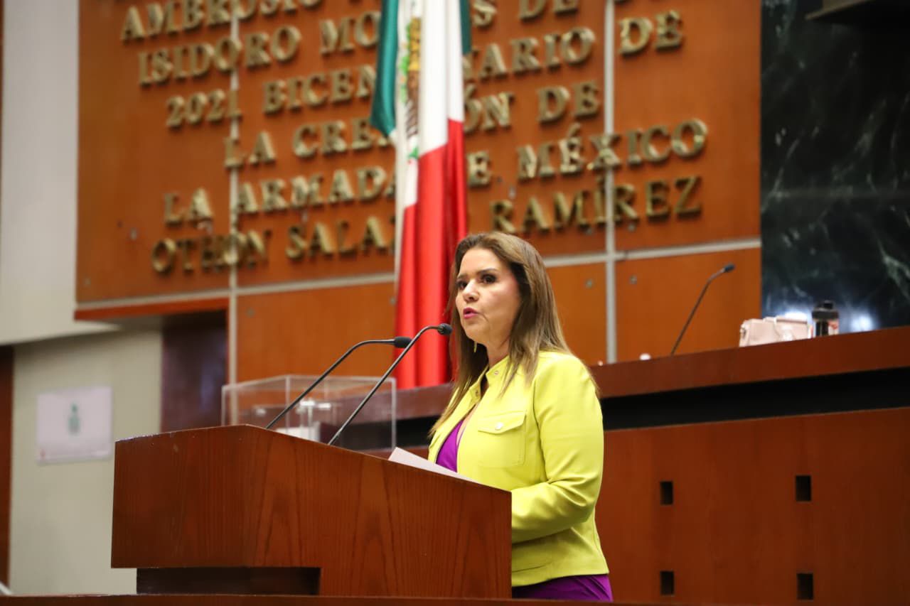 Impulsa diputada uso opcional de pantalón para alumnas en escuelas de Guerrero