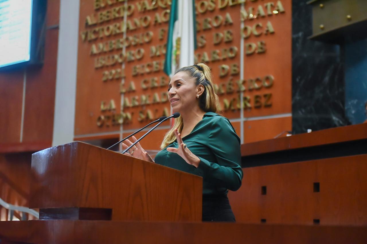 Propone diputada sesión solemne anual con motivo del Día de la Bandera en Iguala