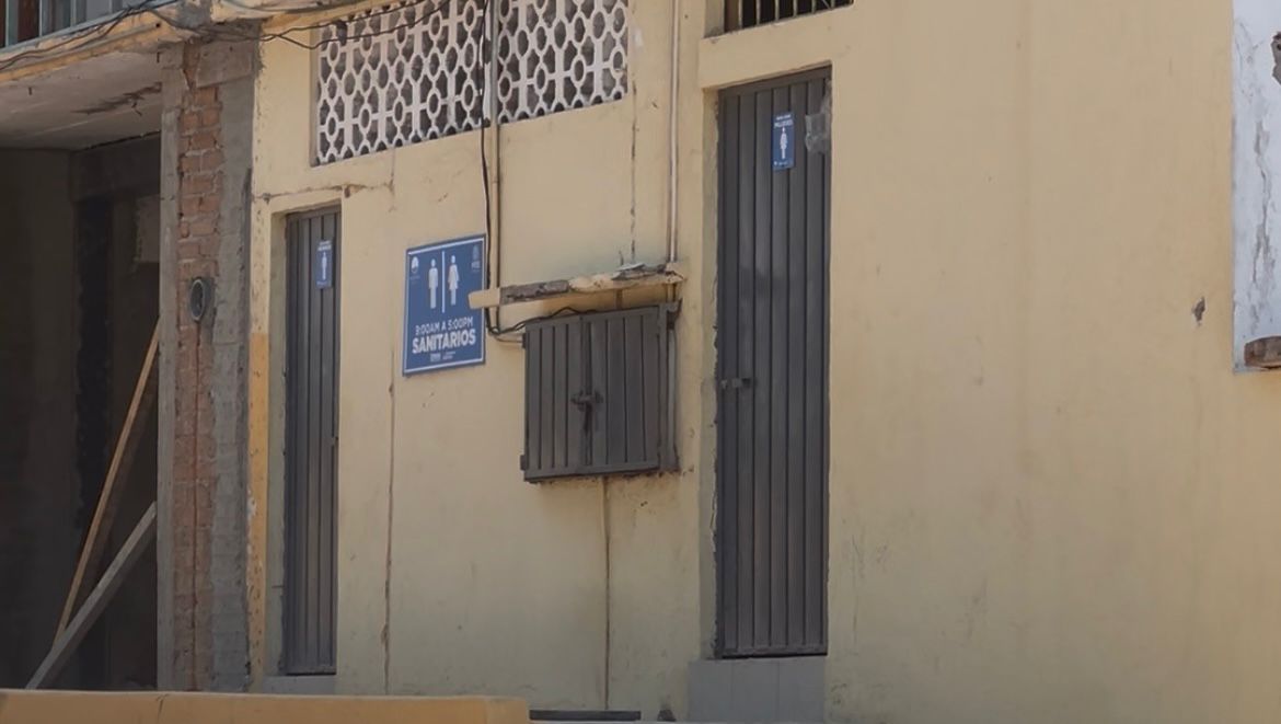 Baños públicos fuera de servicio generan molestias en Playa La Madera