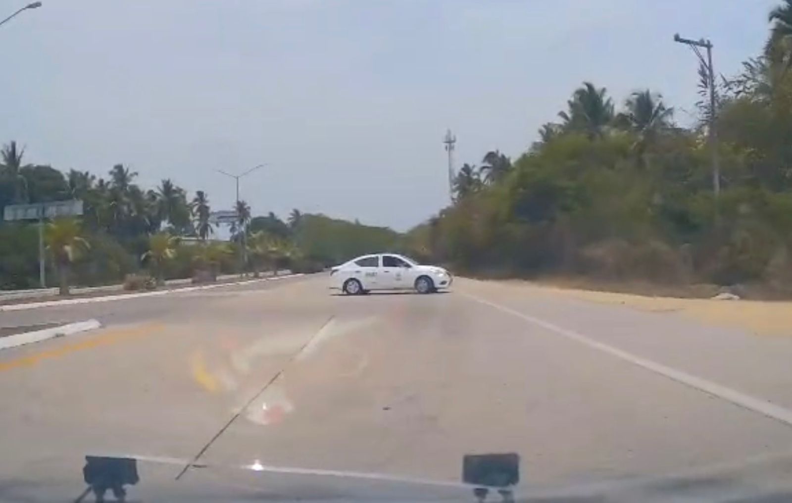 Imprudencia vial, riesgo de accidentes en entronque de Playa Larga