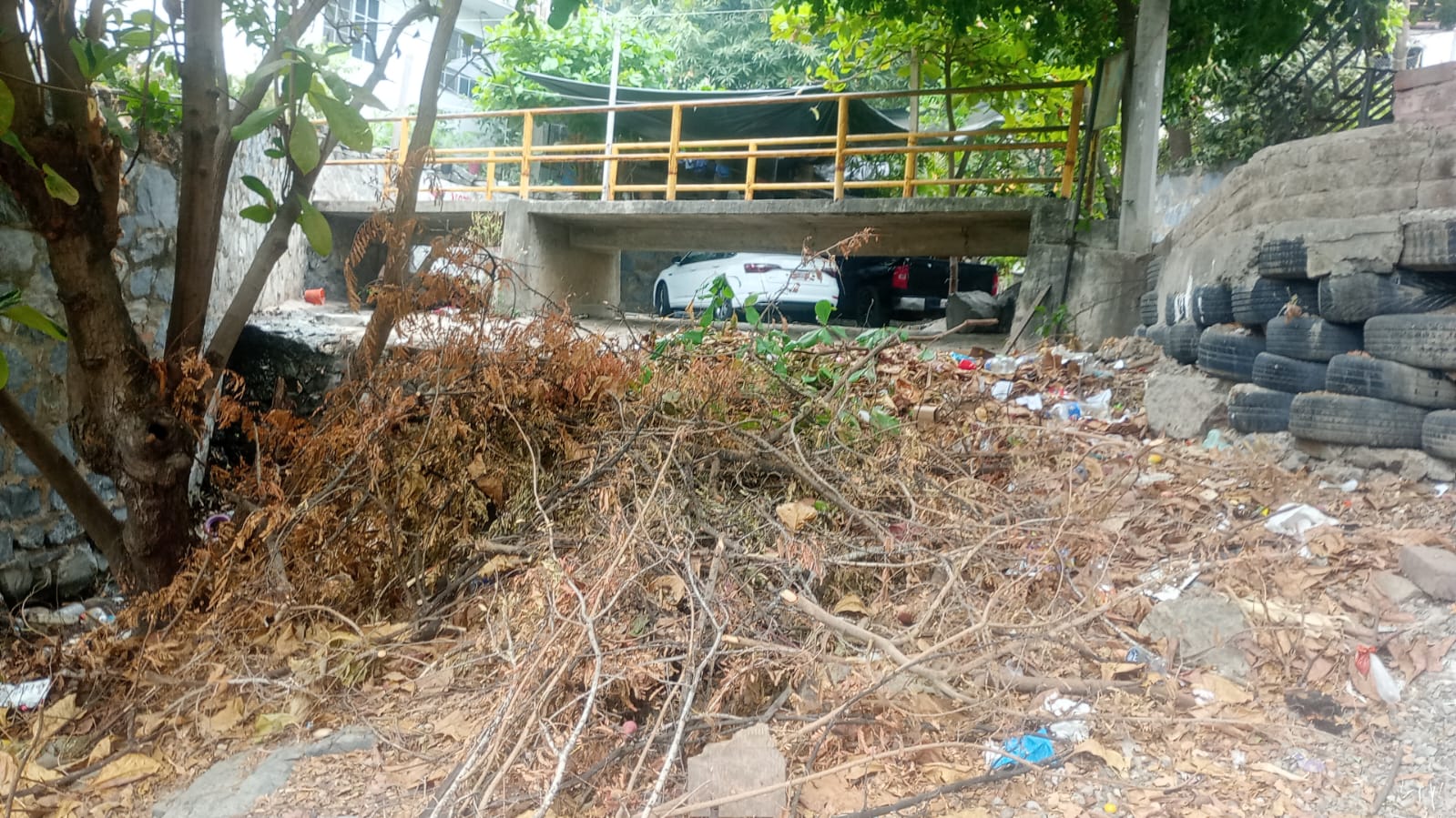 Zihuatanejo acelera limpieza ante la temporada de lluvias; aún hay puntos críticos con basura