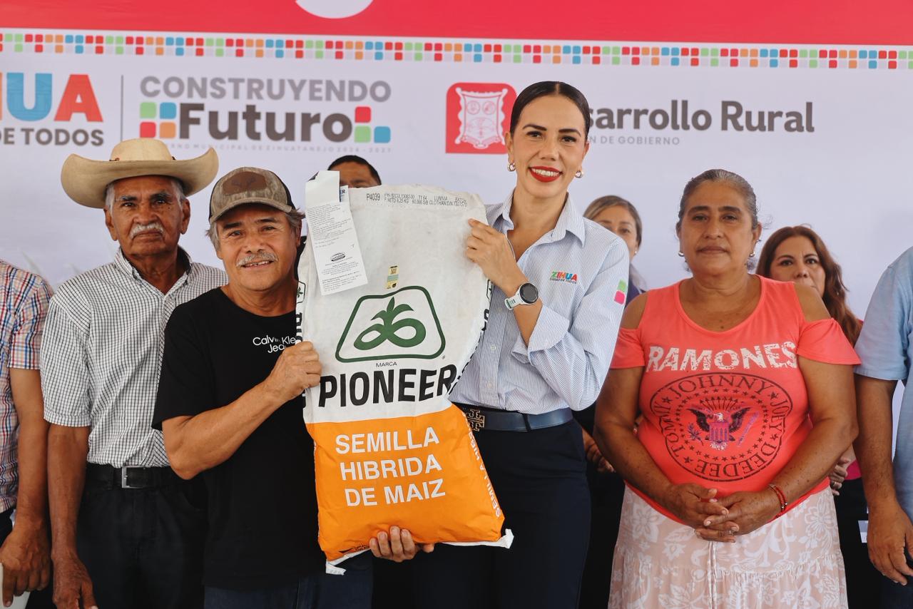 Presidenta Lizette Tapia Castro entrega apoyos subsidiados a más de 790 agricultores y ganaderos