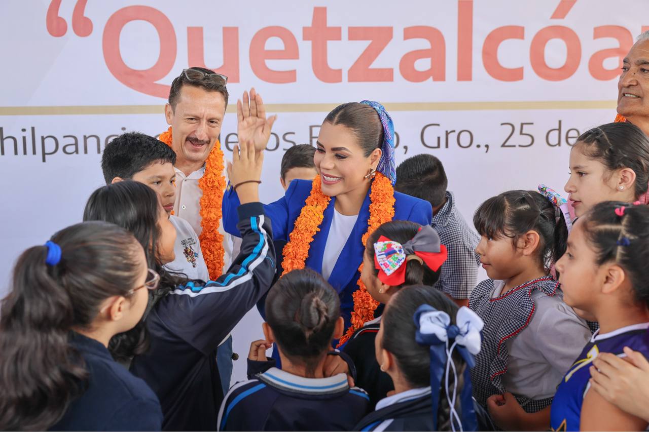 Encabeza Evelyn Salgado homenaje al Lábaro Patrio en la escuela primaria “Quetzalcóatl” de Chilpancingo