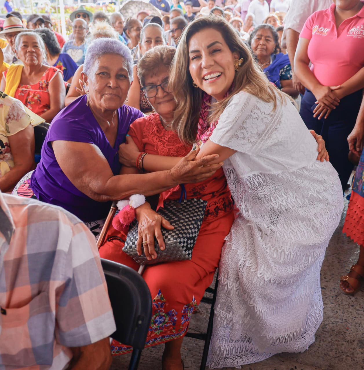 DIF Guerrero entrega apoyos alimentarios y brinda atención cercana a familias de la Costa Chica