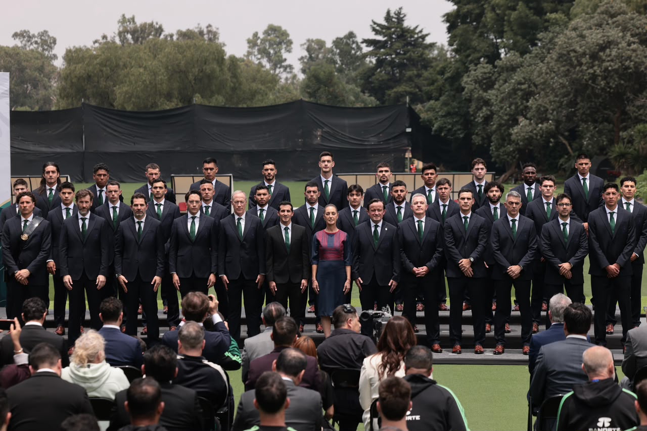 Presidenta Claudia Sheinbaum abandera a la Selección Nacional de México que participará en la Copa Mundial de la FIFA 2026
