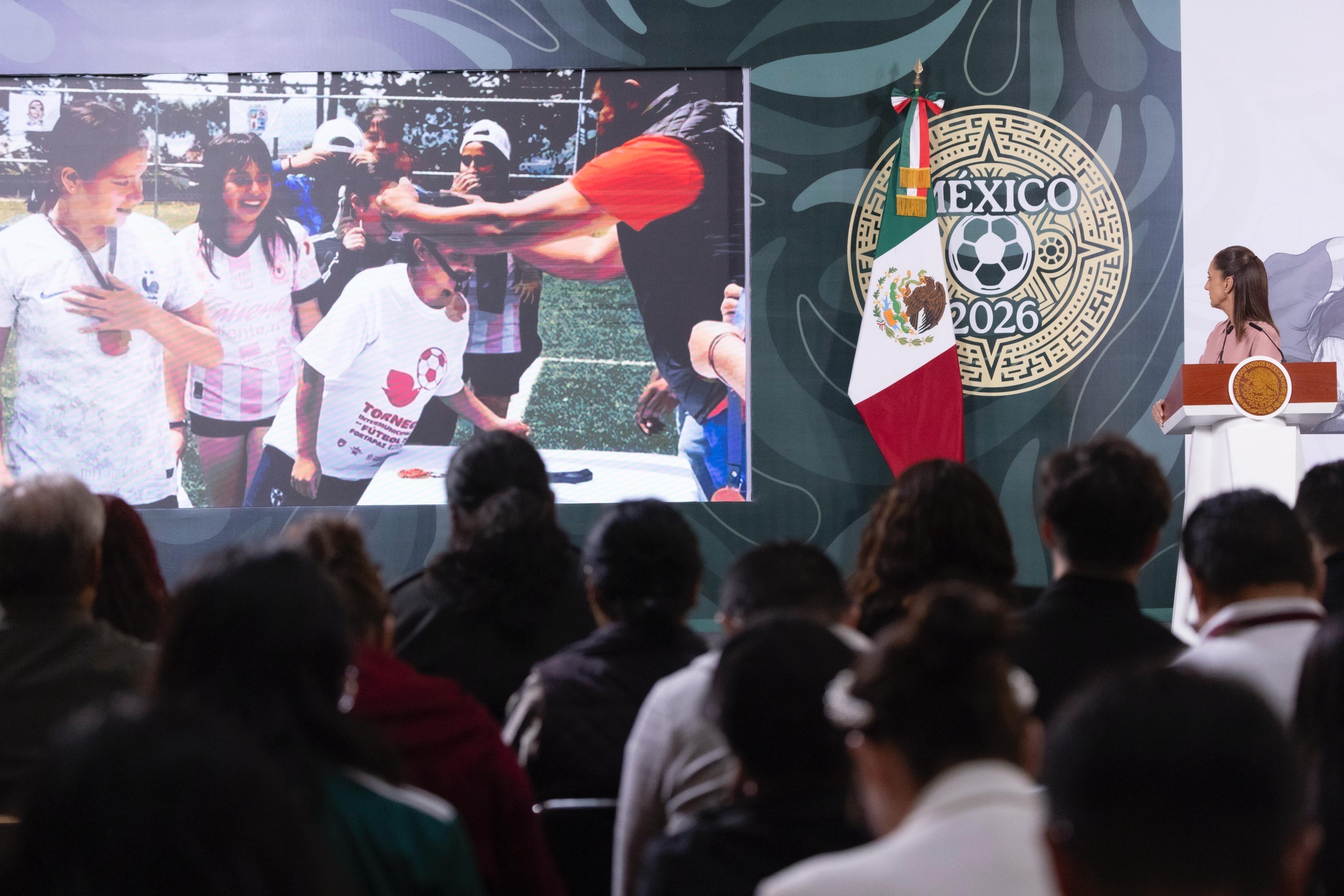Los 520 boletos para el Mundial de Futbol que llegaron al Gobierno de México se regalaron a los ganadores del Mundial Social: presidenta Claudia Sheinbaum