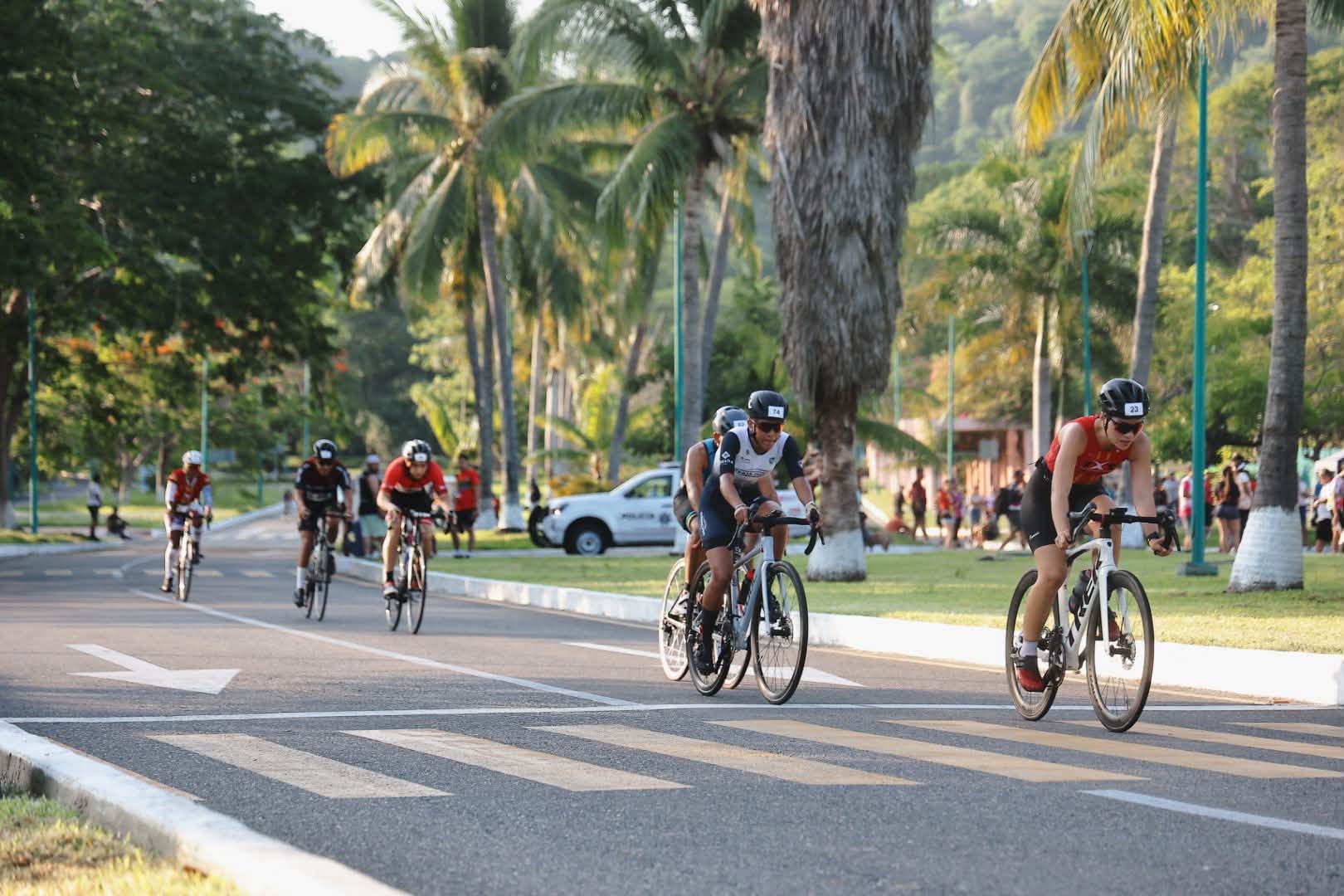 Romanos Tri reúne a más de 300 atletas en la segunda edición de su duatlón en Ixtapa