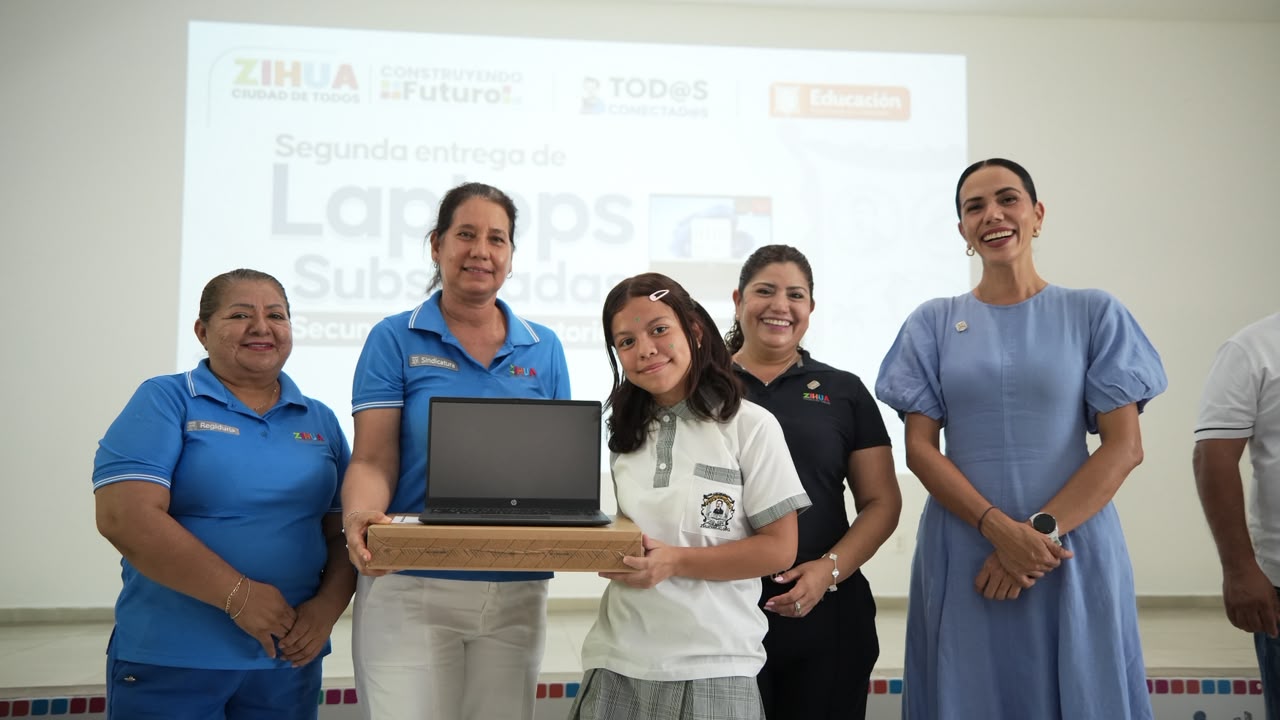 Gobierno de Zihuatanejo realiza la segunda entrega del programa “Todos Conectados”