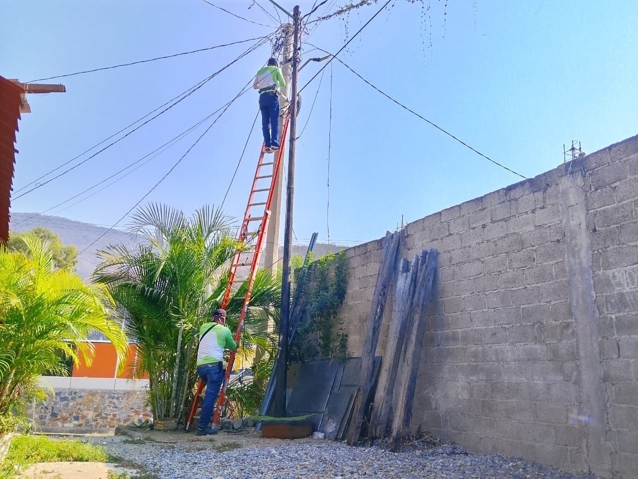 El Gobierno Municipal atiende el alumbrado público de Zihuatanejo