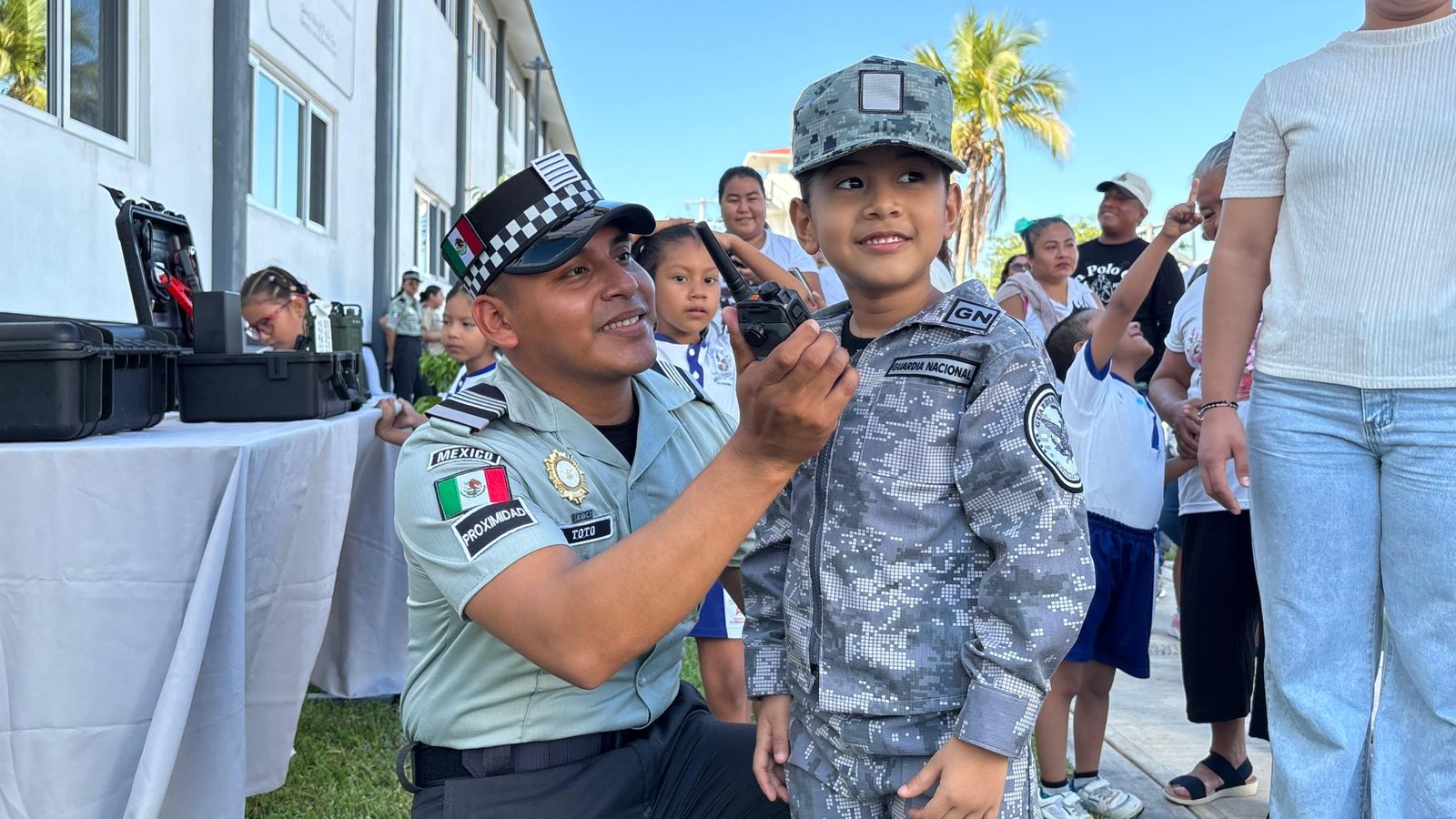 Niñas y niños de Acapulco viven la experiencia de ser Guardias Honorarias por un día