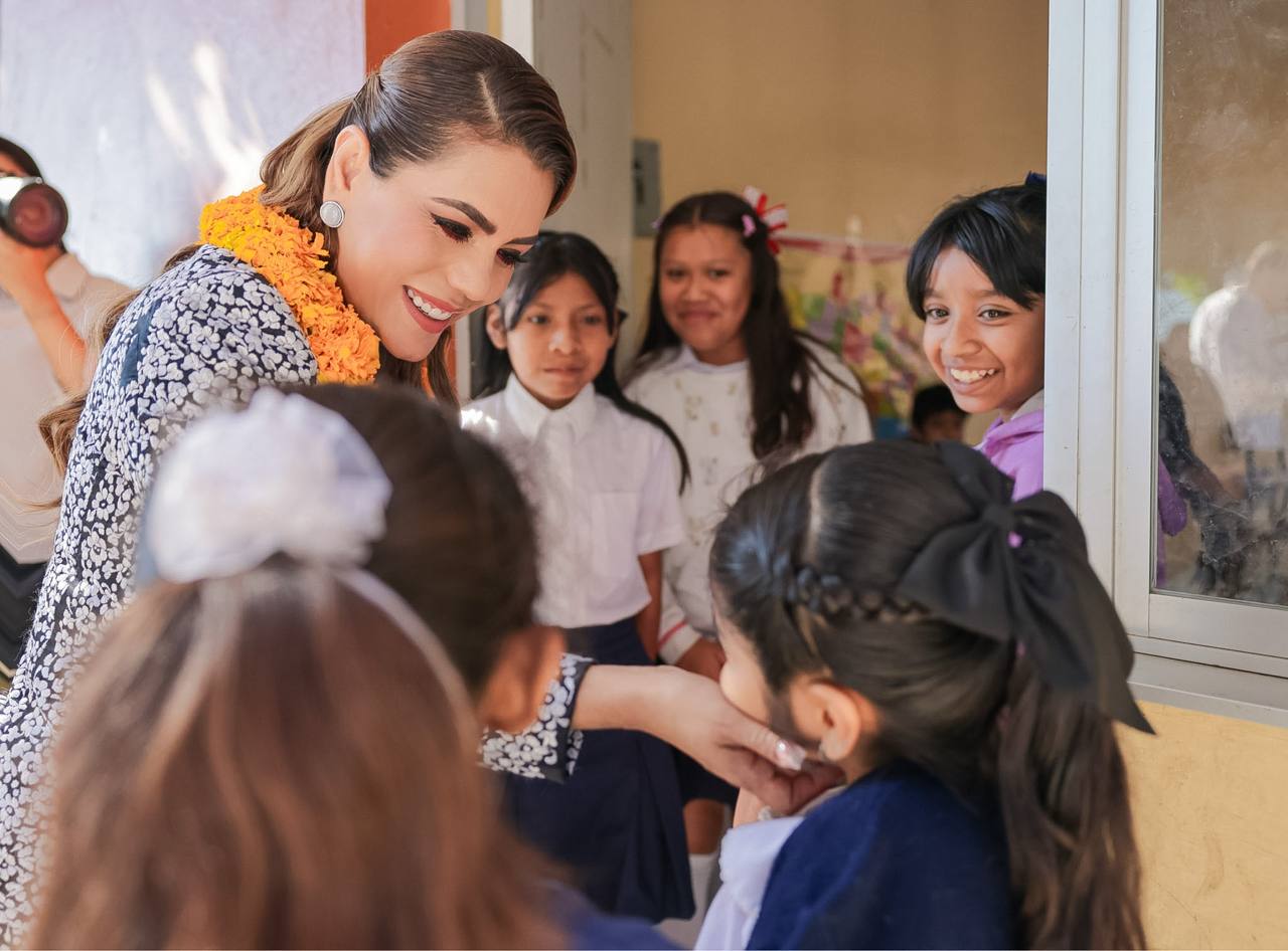 Cada lunes estaremos en una escuela: Evelyn Salgado atiende y lleva apoyos a comunidades educativas de Guerrero