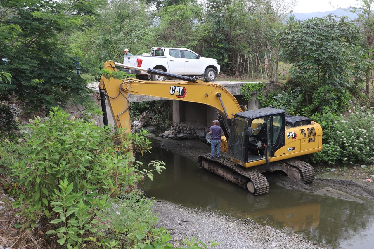 CAPASEG realiza trabajos de desazolve de 1.5 km del río Huacapa en Mochitlán