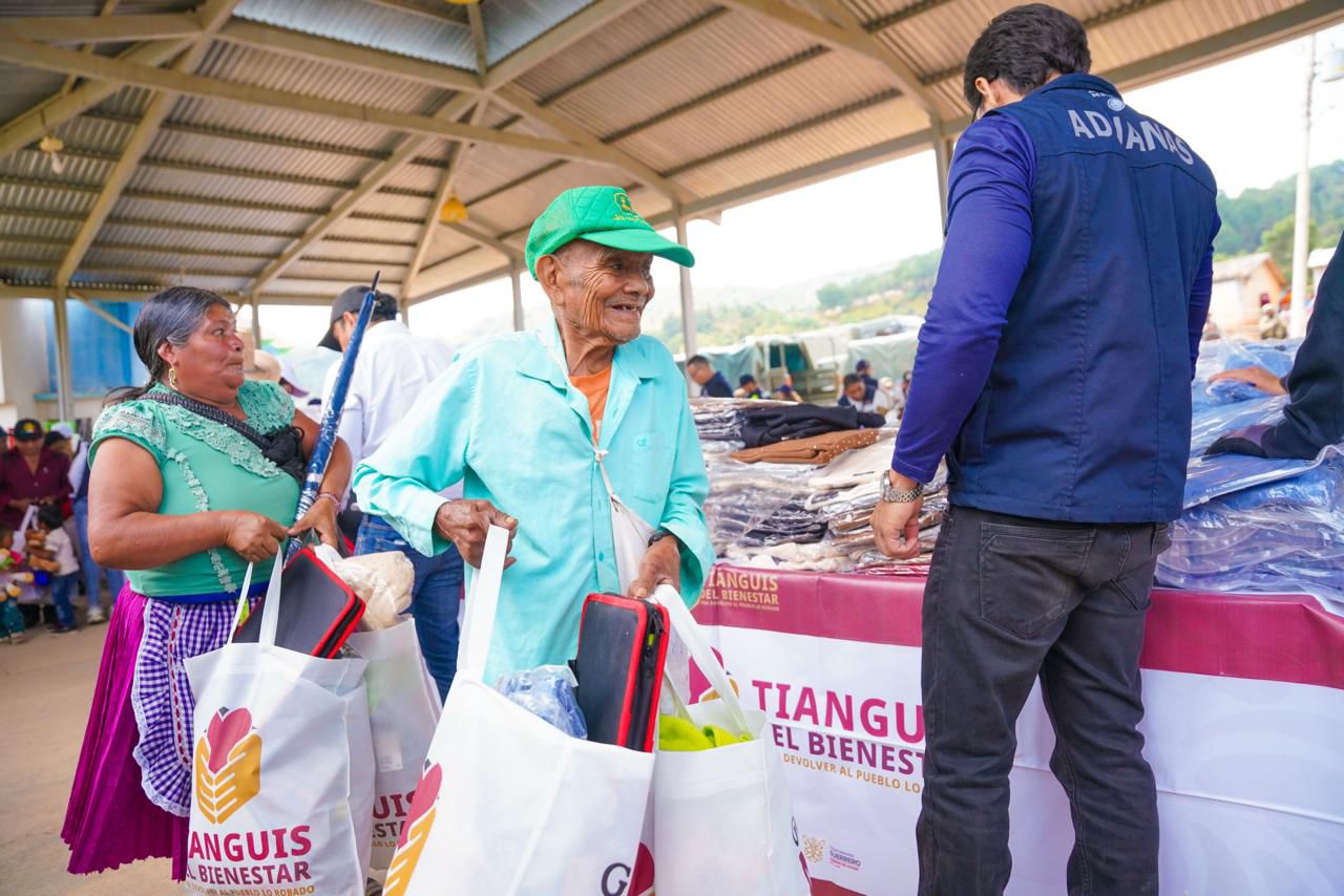 Tianguis del Bienestar acerca apoyos a más de mil 200 habitantes de Alcozacán