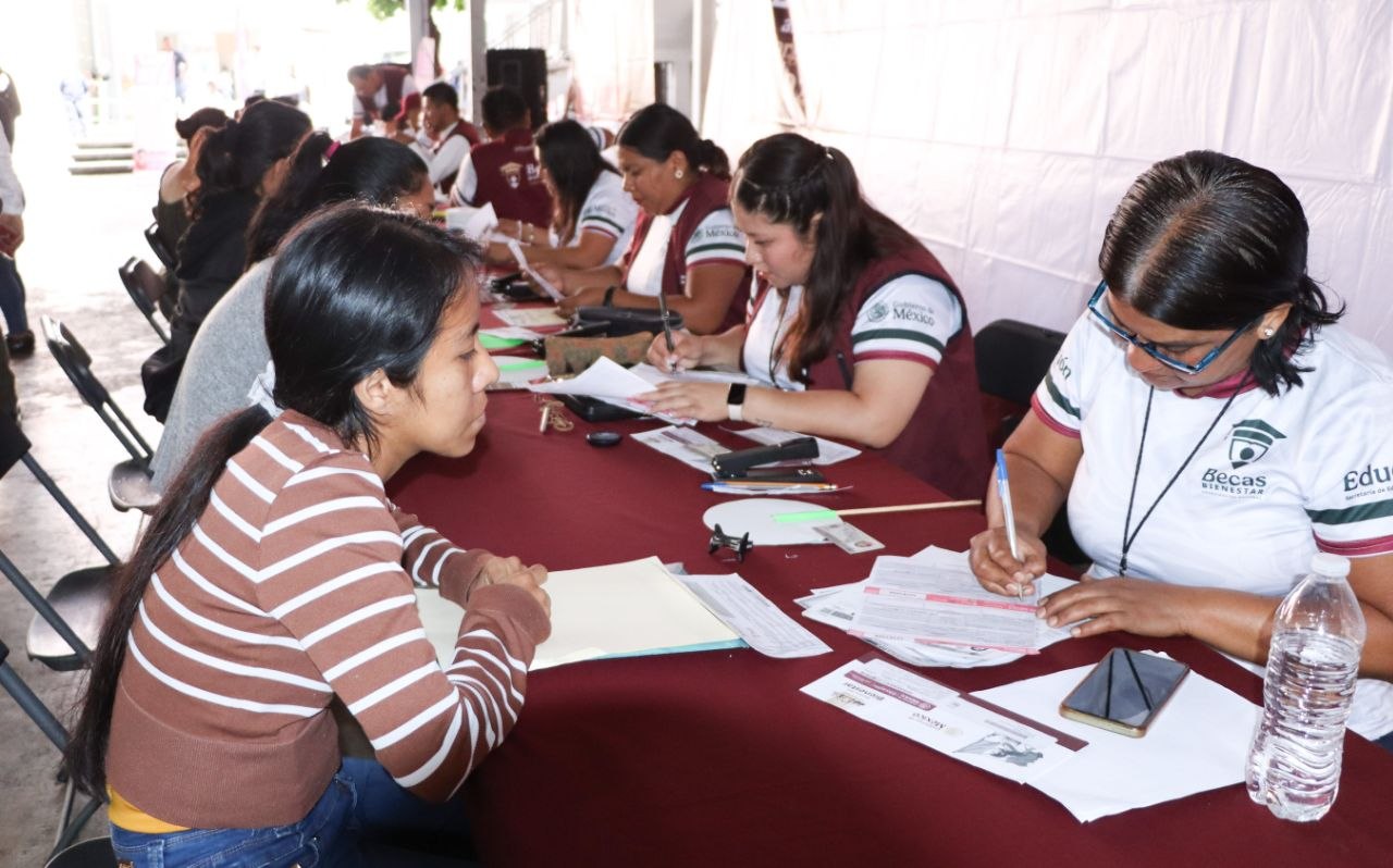 Arranca en Guerrero la entrega de 81 mil tarjetas de la Beca Rita Cetina