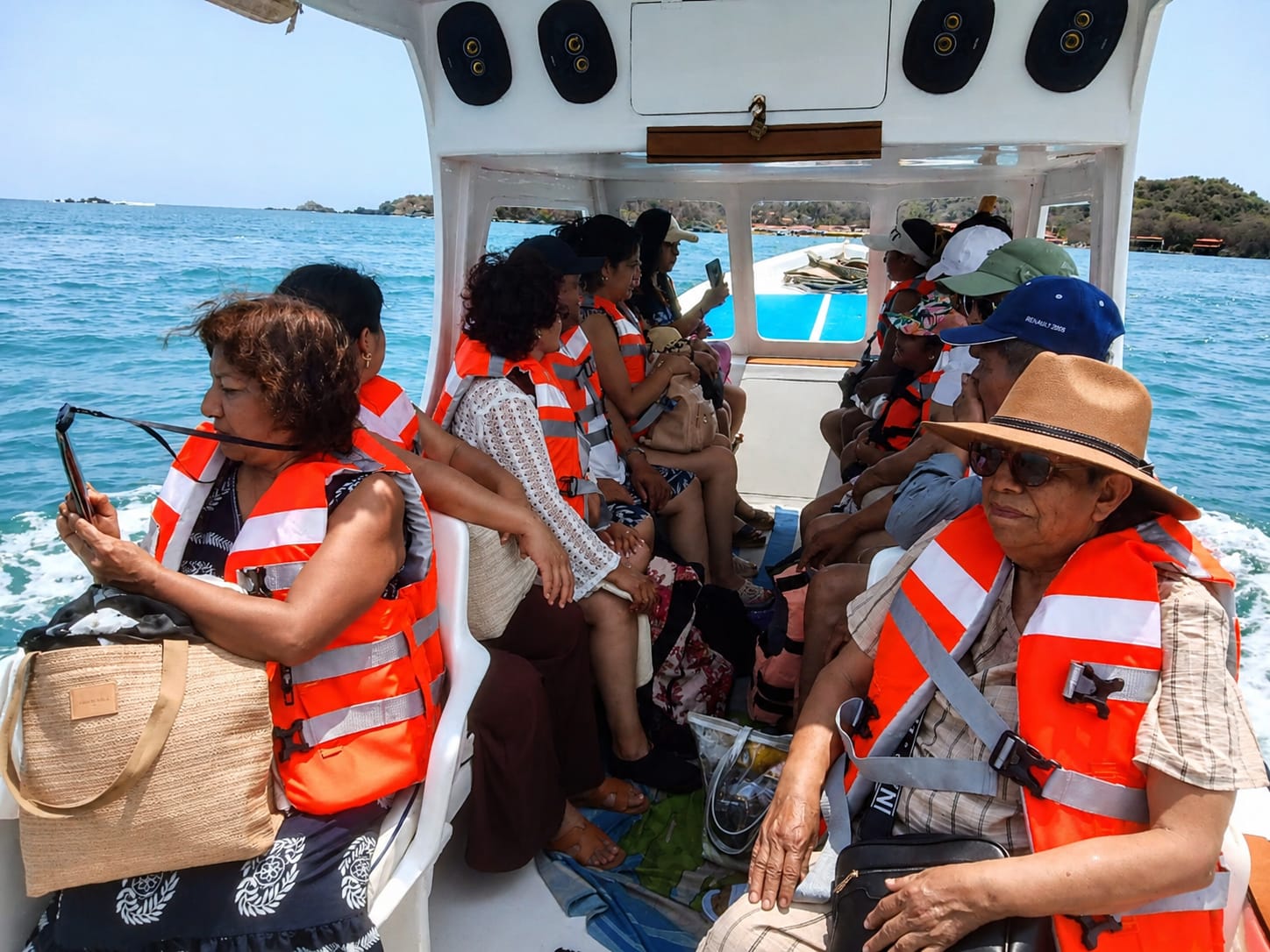 Se reanudan los traslados a la Isla de Ixtapa tras disminuir el mar de fondo