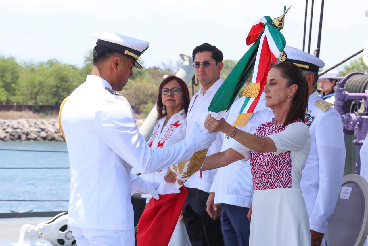 Son tiempos de definiciones, de defender la soberanía nacional: presidenta Claudia Sheinbaum en el día de la marina nacional desde Lázaro Cárdenas, Michoacán