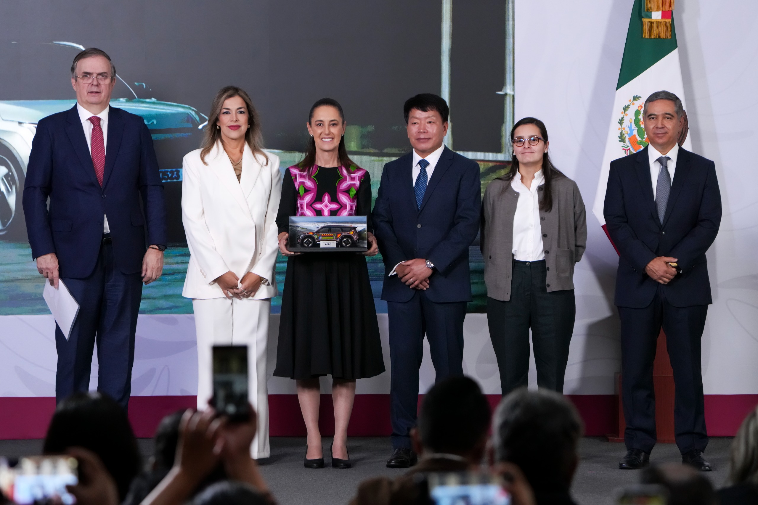 Plan México: Presidenta Claudia Sheinbaum destaca inversión de Kia de 649 mdd para producción de vehículo eléctrico; muestra la confianza en el país