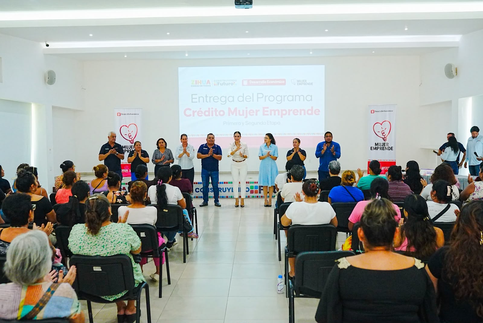 El gobierno de Lizette Tapia Castro continúa con los programas de apoyo a mujeres.