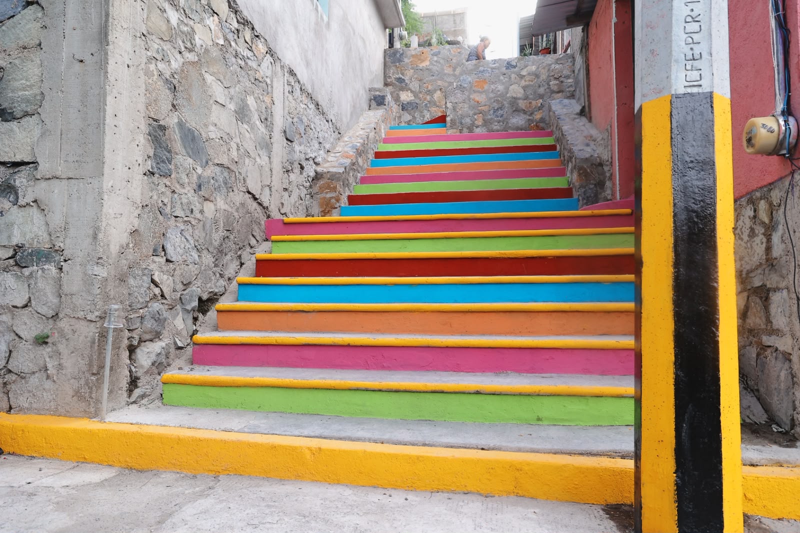 Lizette Tapia Castro entrega obra en la colonia Vista Hermosa