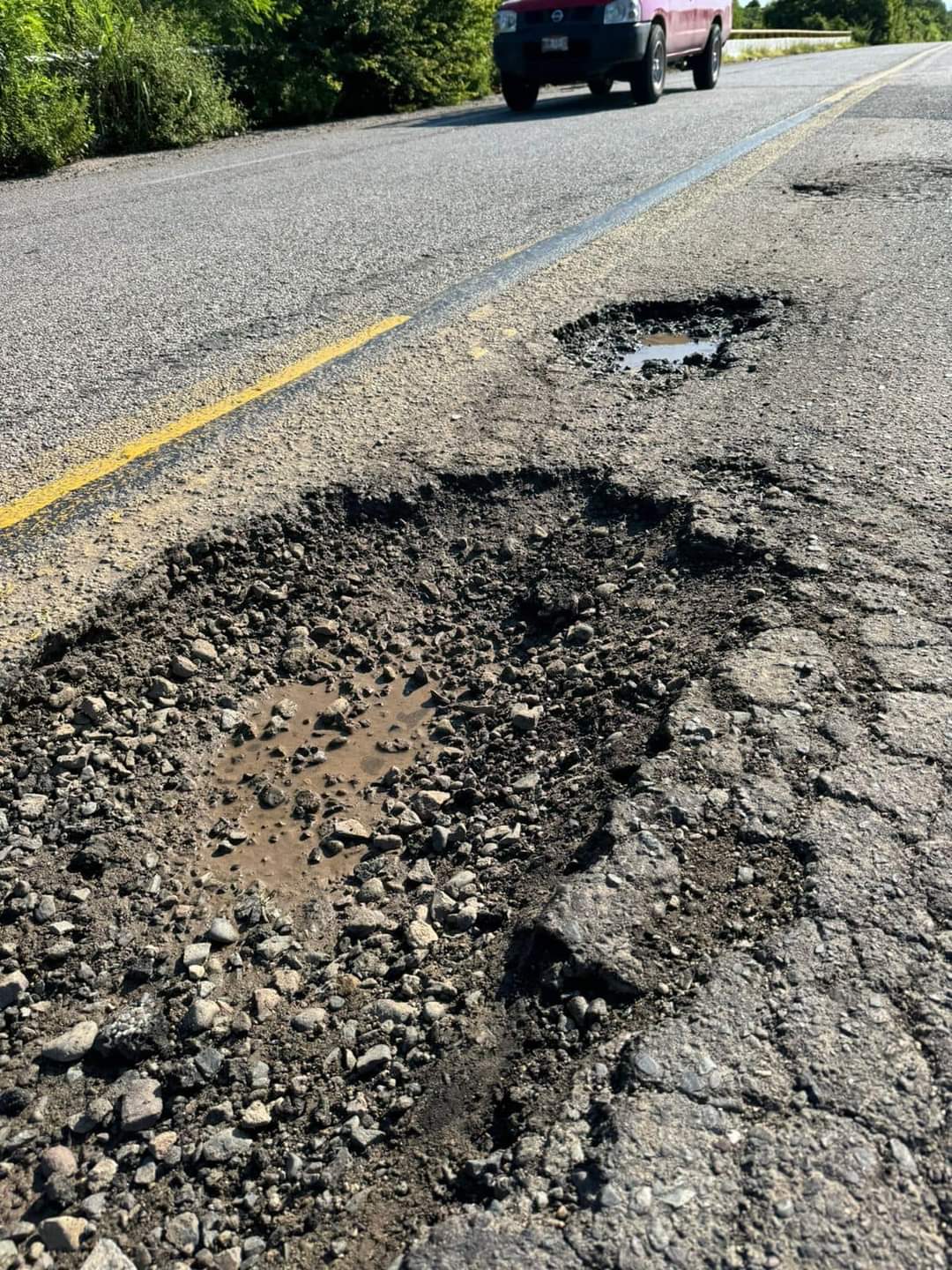 Transportistas solicitan rehabilitación de la carretera federal Acapulco-Zihuatanejo