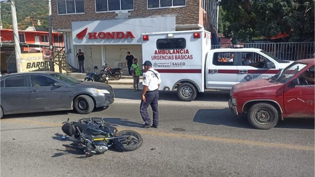 Velocidad y falta de casco, entre las principales causas de accidentes de motocicleta en Tecpan