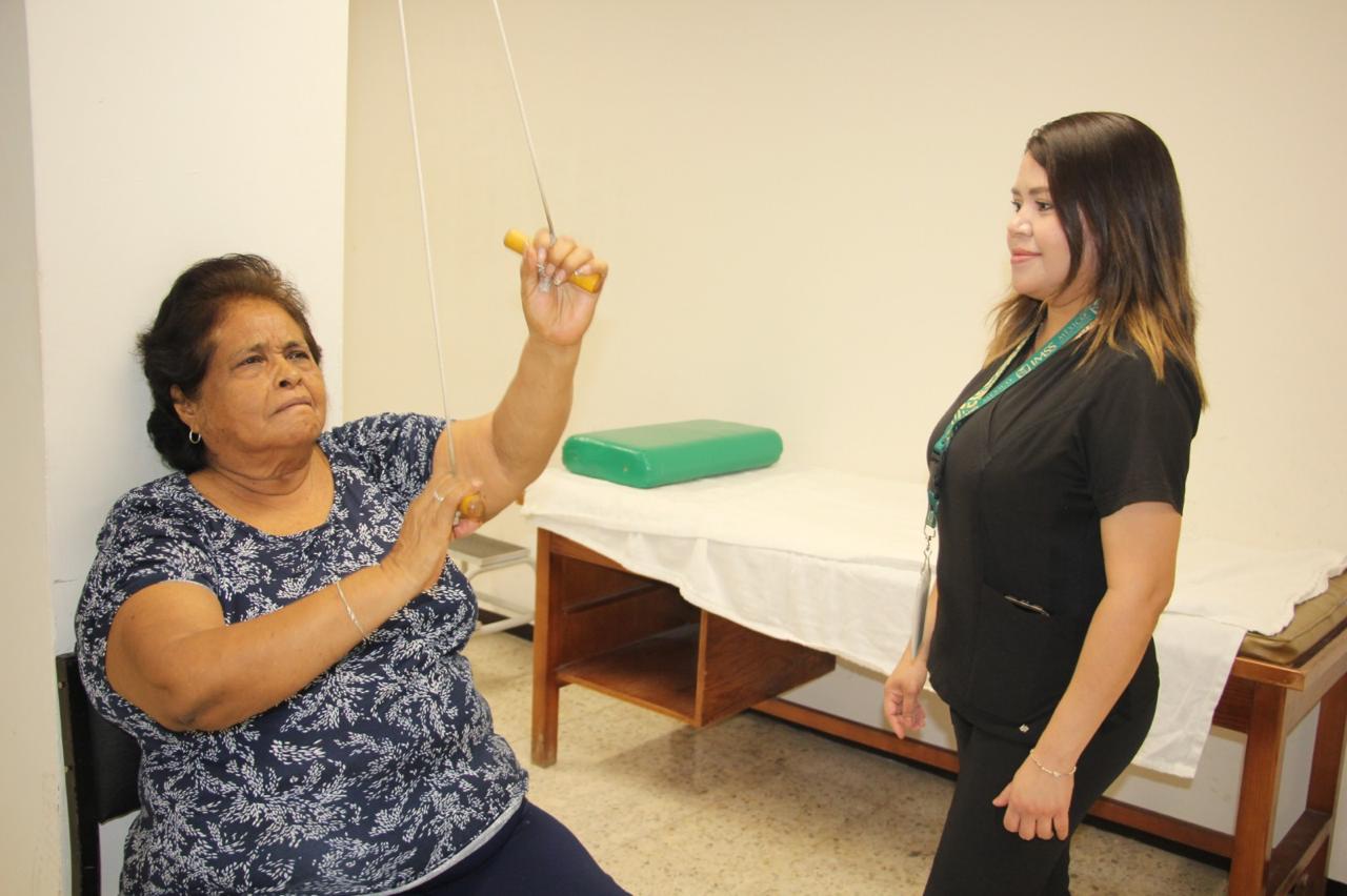 IMSS Guerrero reconoce labor de terapistas físicos