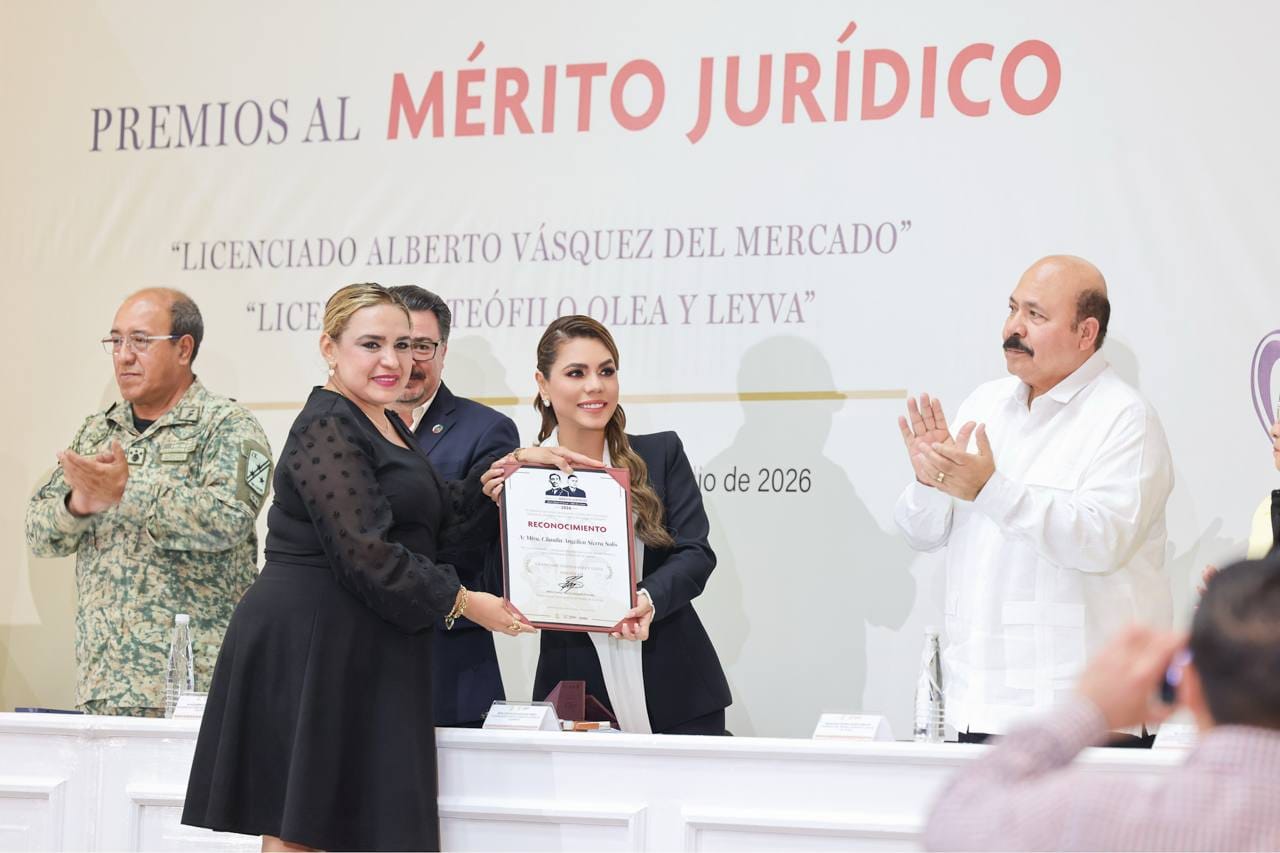 Evelyn Salgado reconoce a juristas en el Día de la y el Abogado; reafirma que la transformación se construye con legalidad y justicia en Guerrero