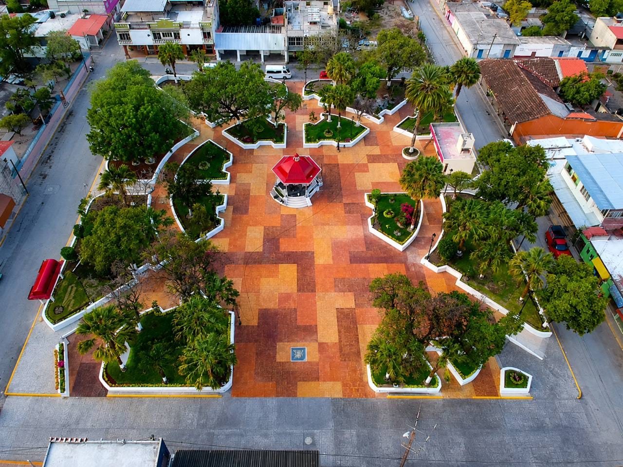 Evelyn Salgado inaugura Zócalo de Atenango del Río; suman más de 70 mdp de inversión en obras