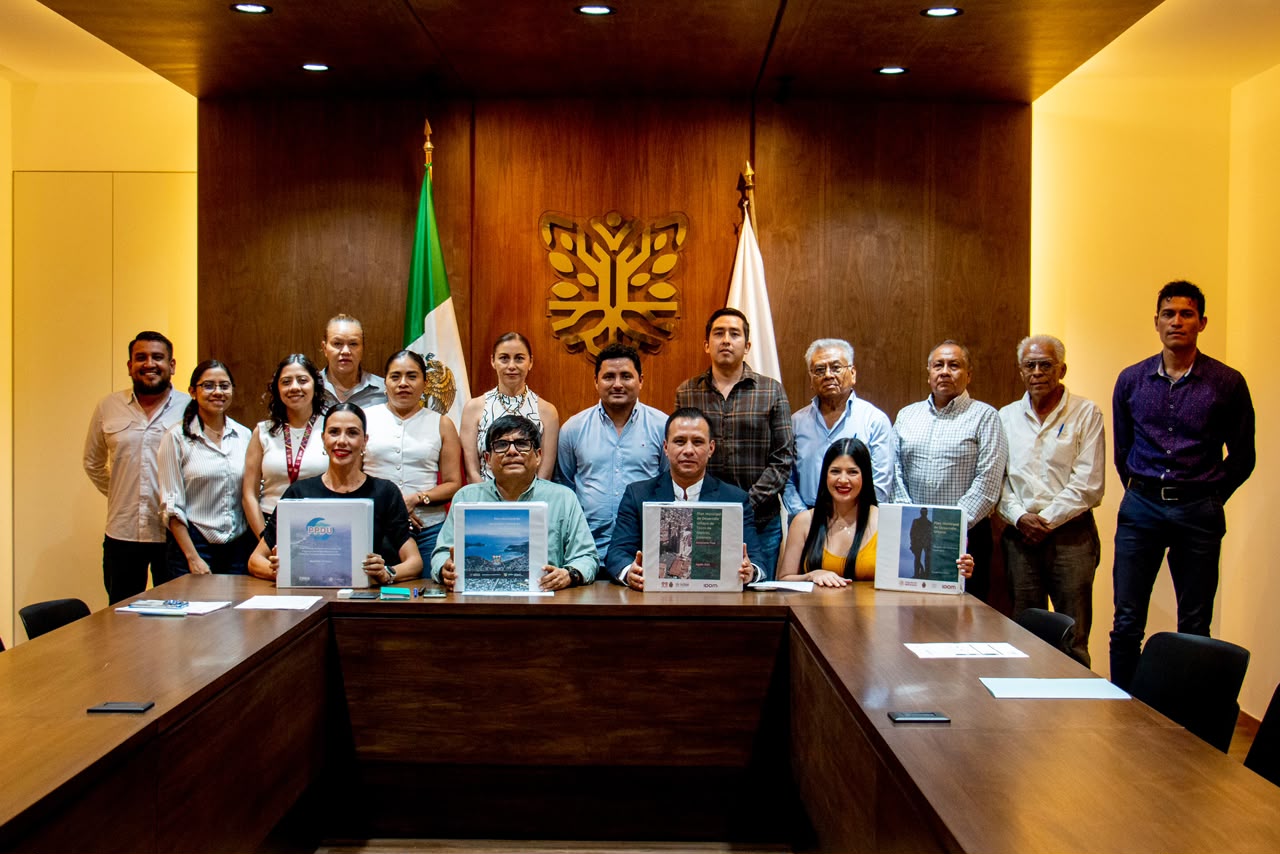 SDUOPOT entrega instrumentos de desarrollo urbano a Taxco, Tecpan y Zihuatanejo