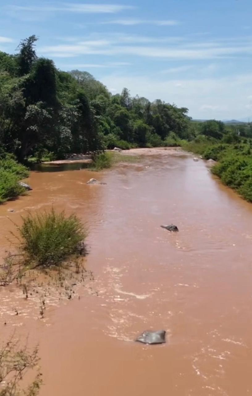 Habitantes de Petatlán llevan varios días sin agua potable