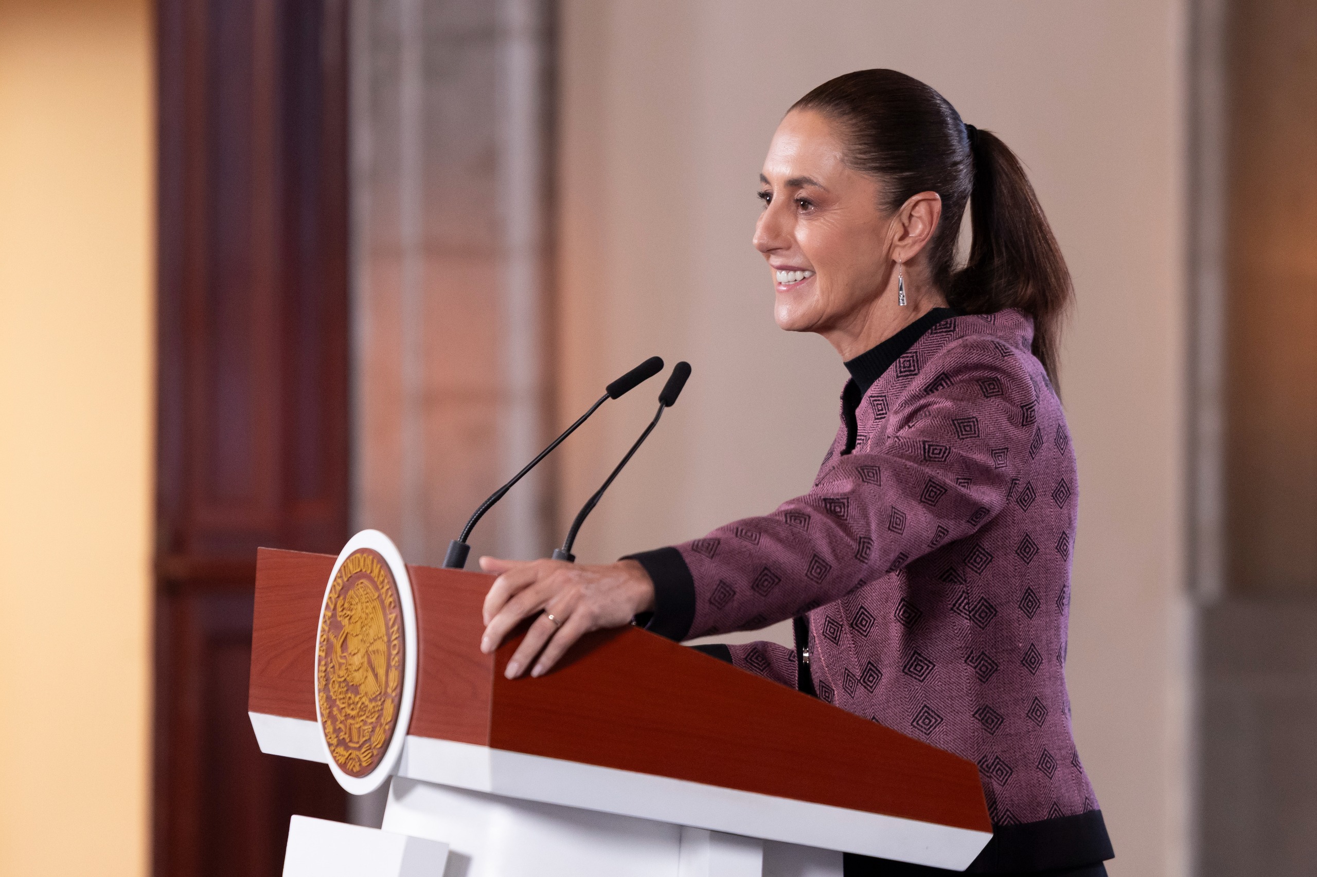 Presidenta Claudia Sheinbaum anuncia consulta a maestras y maestros sobre propuesta de regulación de uso de celulares en las escuelas