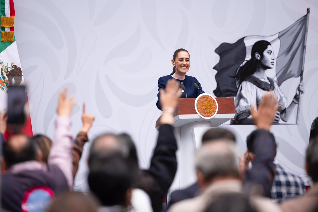 El objetivo es promover la minielectromovilidad: Presidenta Claudia Sheinbaum presenta el minivehículo Olinia Carga; la convocatoria para su producción se publica en septiembre