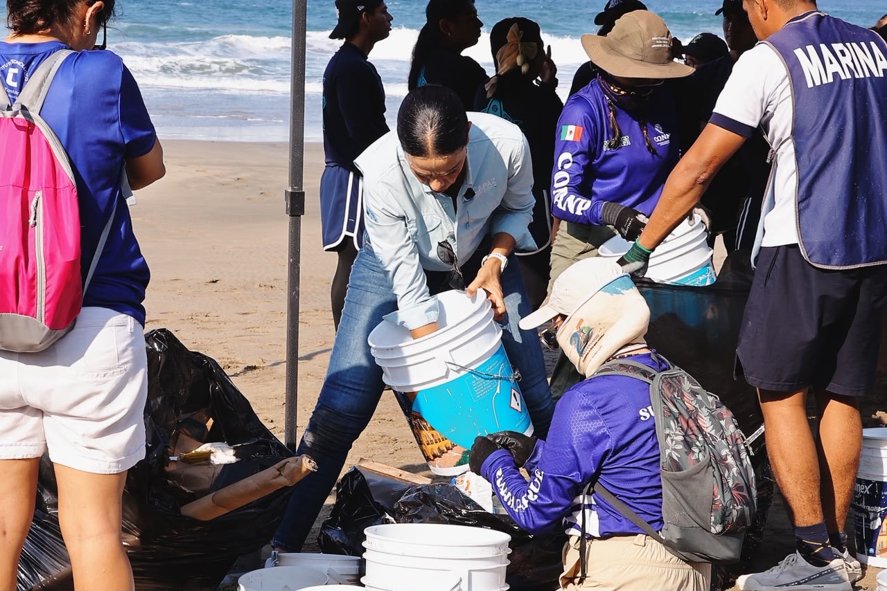 Celebran con campaña de limpieza el aniversario del área protegida en Zihuatanejo