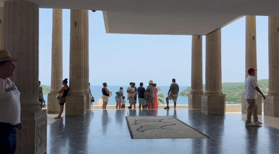 El Partenón se mantiene entre los sitios preferidos por turistas en Zihuatanejo