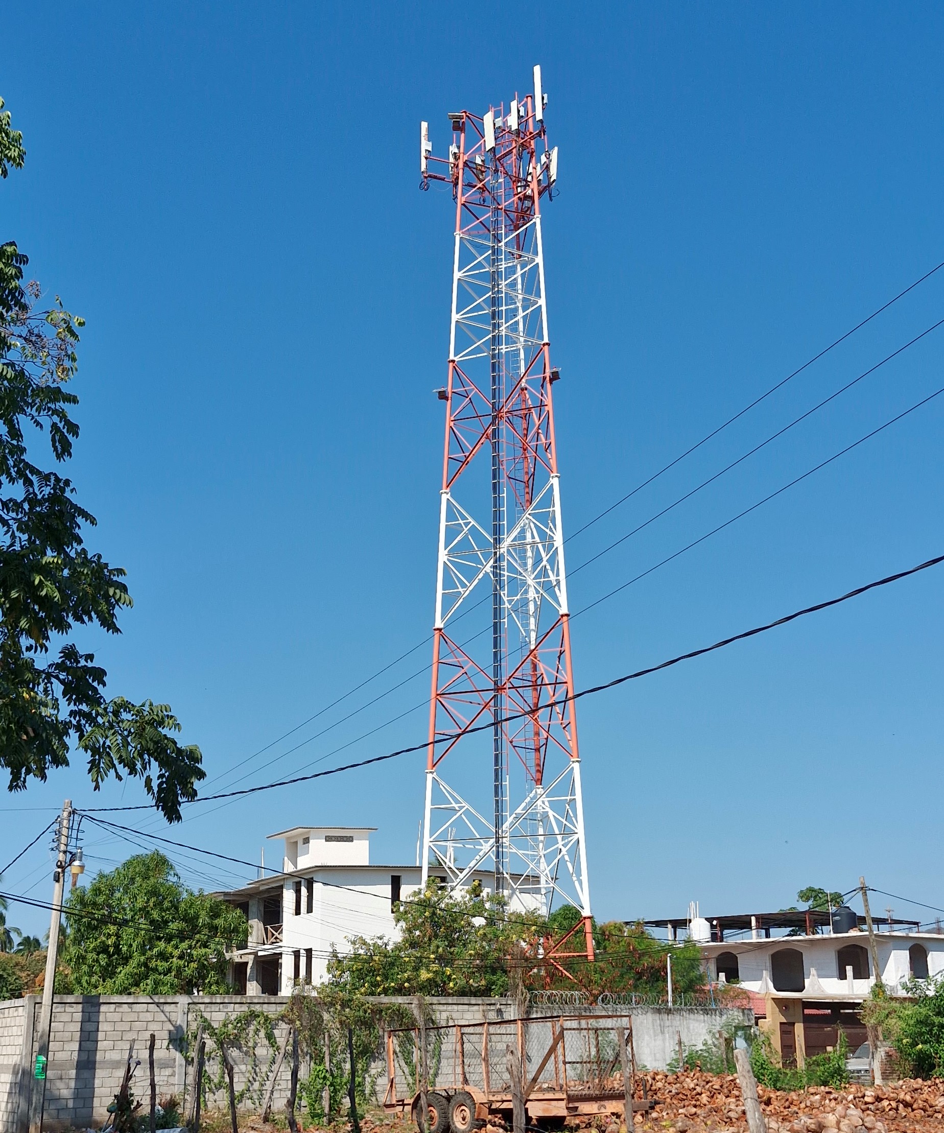 Persisten fallas de cobertura de Telcel en comunidades de la Costa Grande
