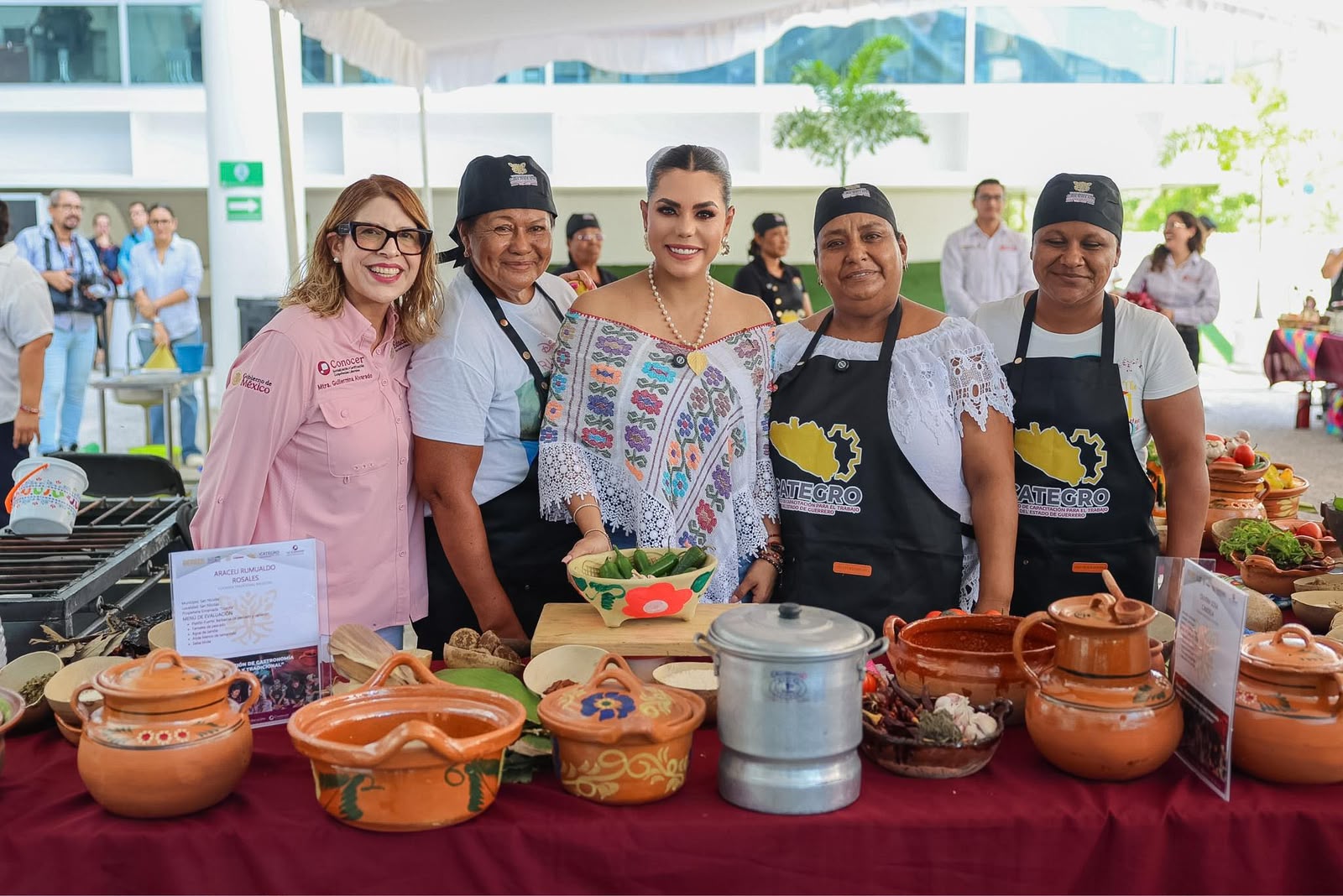 Evelyn Salgado reconoce el trabajo y la herencia de las y los cocineros tradicionales
