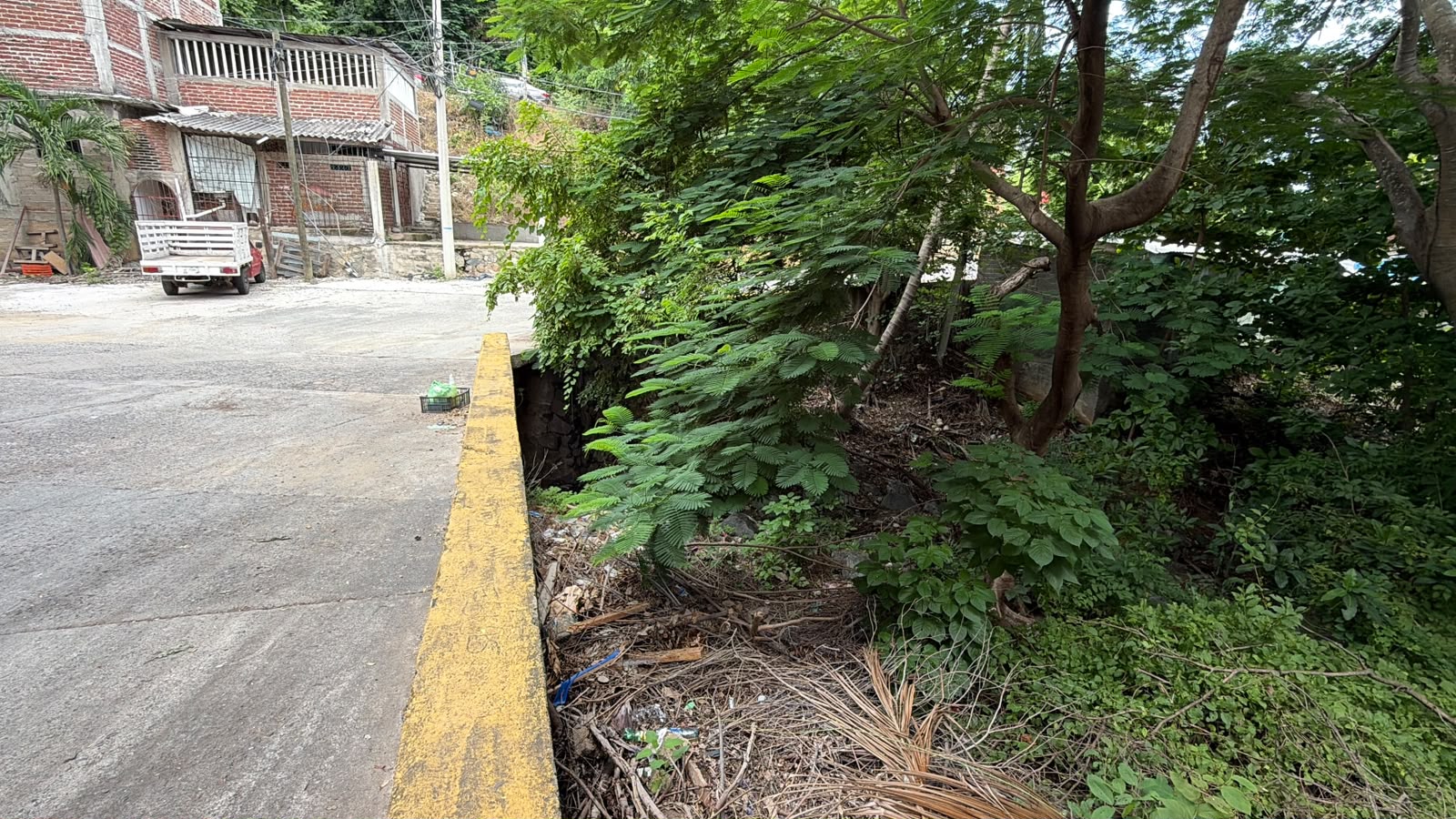 Basura acumulada en cañada de Los Romanceros