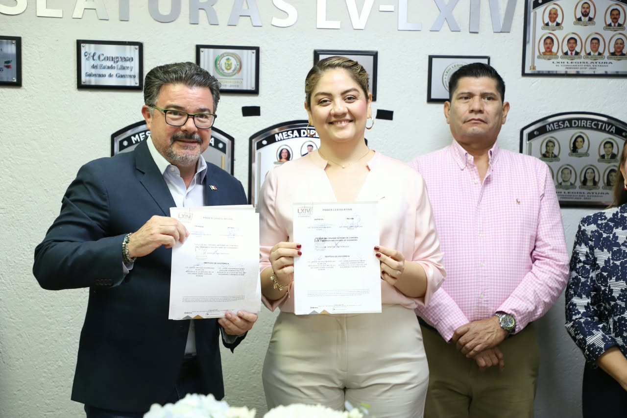 Se realiza entrega-recepción de la Mesa Directiva para el Tercer Año de la LXIV Legislatura