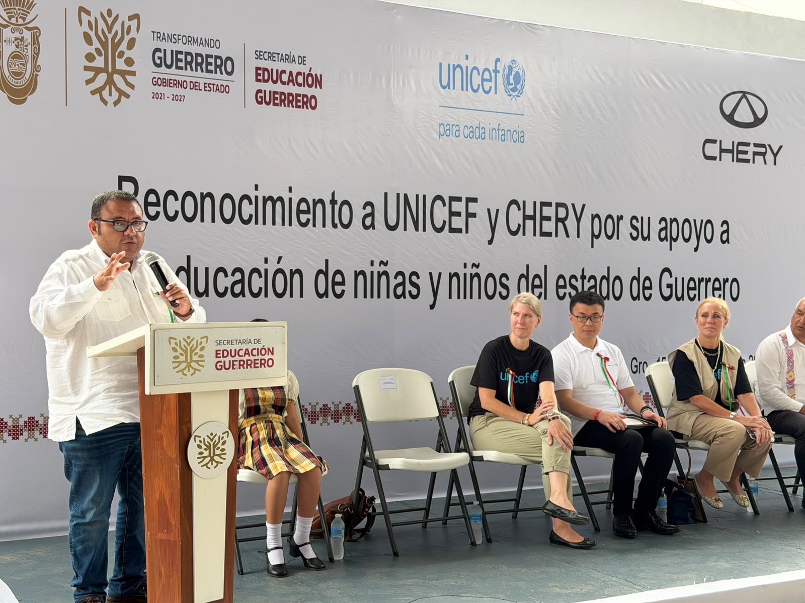 Fortalecen Guerrero, UNICEF y Chirey colaboración para impulsar la recuperación de espacios educativos
