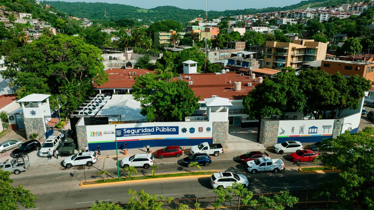Presidenta Lizette Tapia Castro entrega instalaciones dignas y nuevo parque vehicular a Seguridad Pública