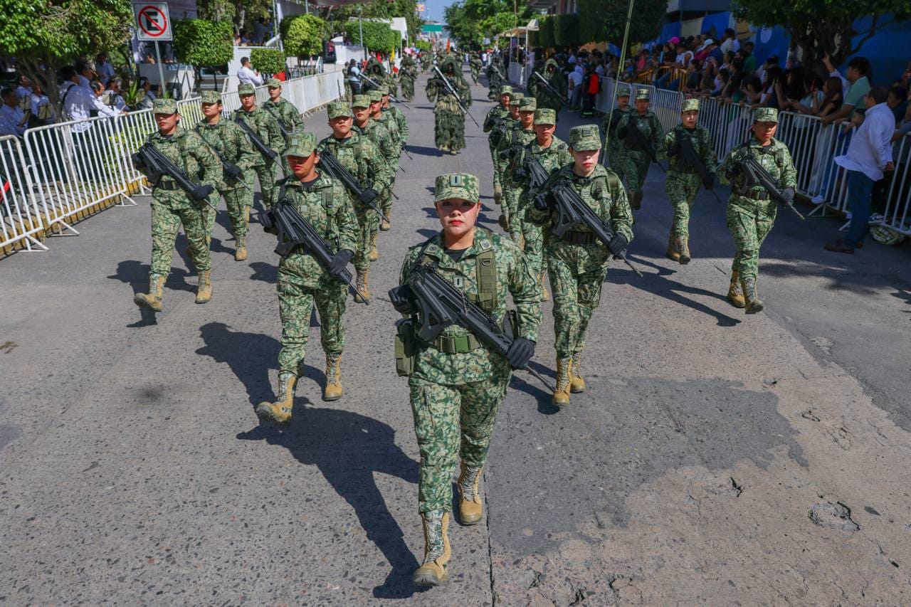 Preside Evelyn Salgado desfile cívico-militar por el 216 aniversario de la Independencia de México