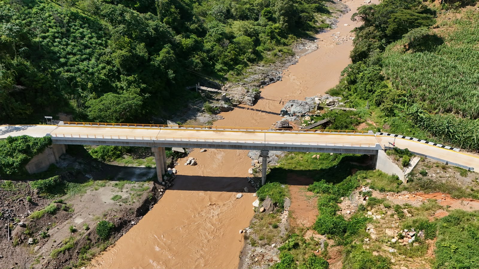 Gobierno del estado lleva a la Costa Chica obras de infraestructura carretera 