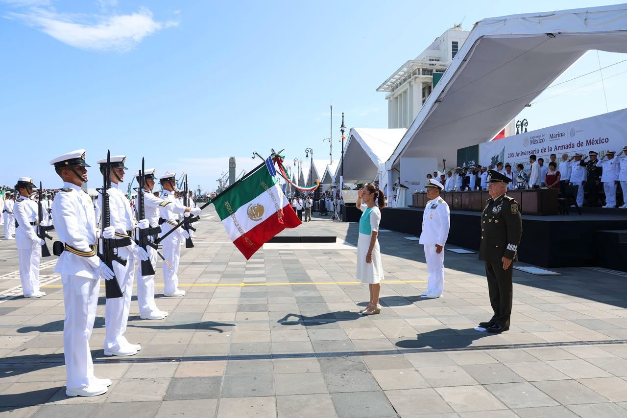 Gracias por defender nuestra soberanía: Presidenta Claudia Sheinbaum desde el Puerto de Veracruz en el 205 aniversario de la Armada de México y a 202 años de la Constitución de 1824
