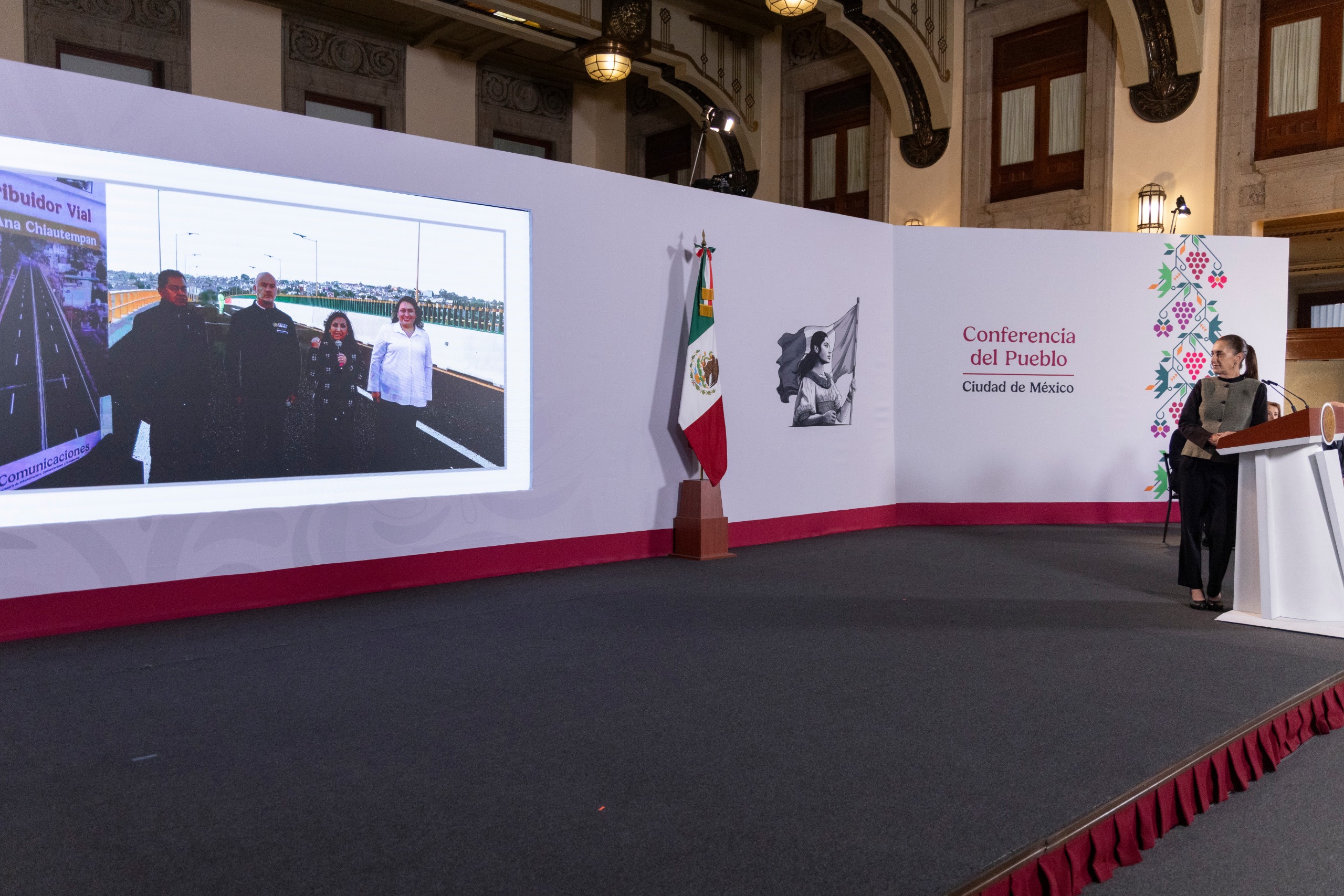Presidenta Claudia Sheinbaum encabeza sorteo de asignación de 448 viviendas de la Conavi en Pátzcuaro, Michoacán