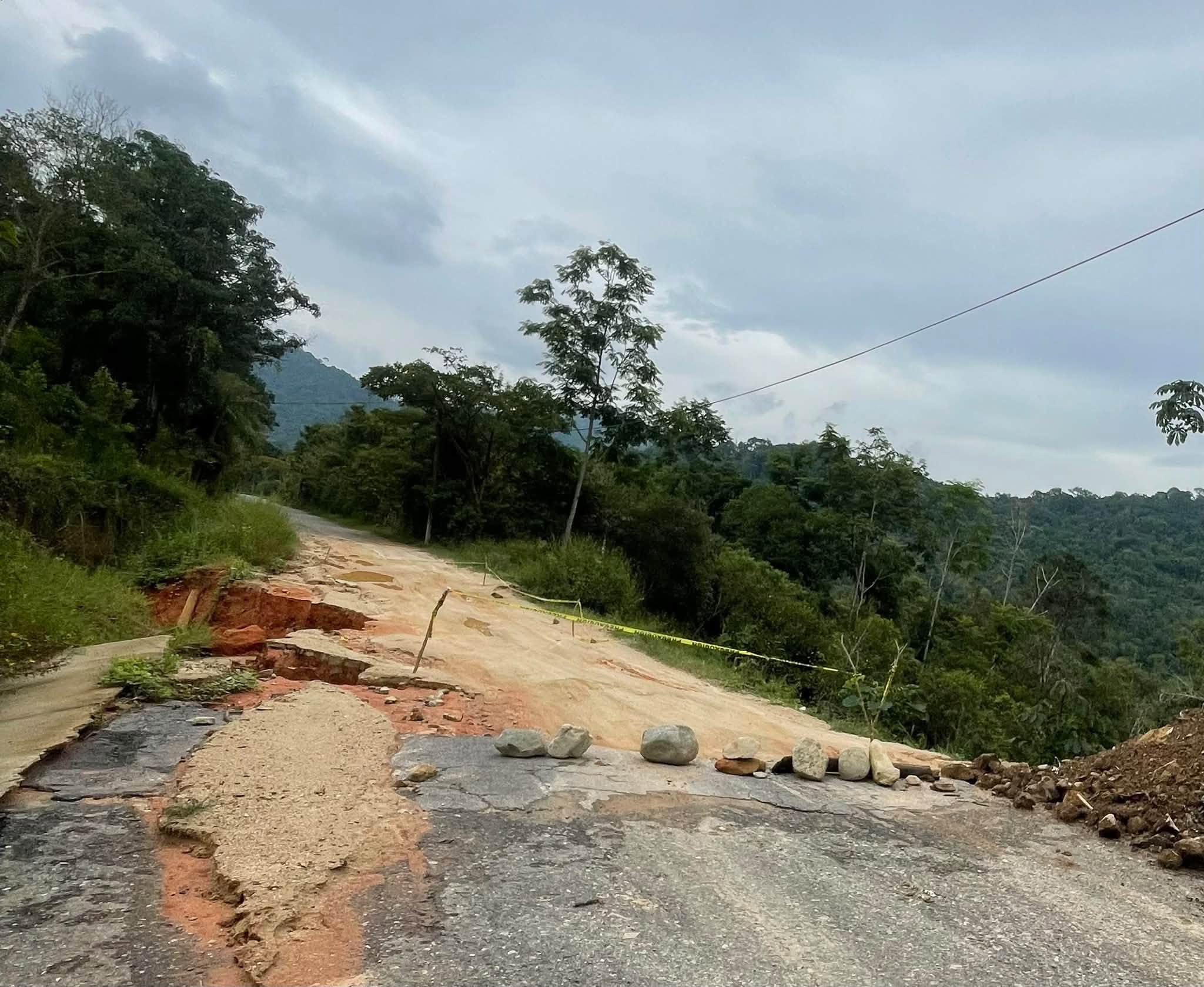 Cierran carretera en la Sierra de Atoyac; 66 comunidades llevan ocho días incomunicadas